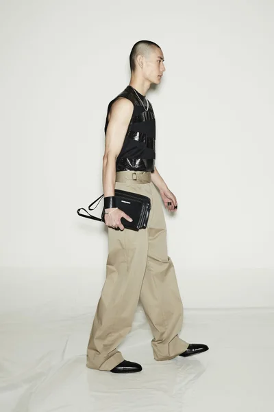 Look 18